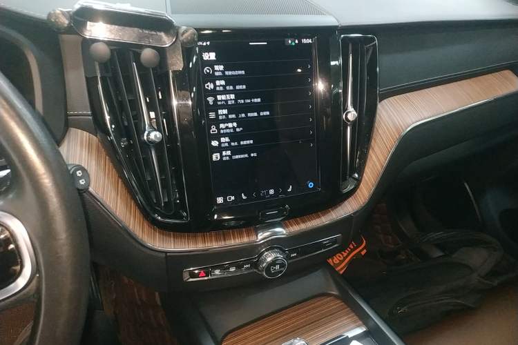 Used Volvo XC60 New Energy 2022 T8 Plug-in Hybrid All-Wheel Drive Smart Luxury Edition Audio And AC Panel