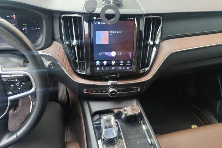 Used Volvo XC60 New Energy 2022 T8 Plug-in Hybrid All-Wheel Drive Smart Luxury Edition Audio And AC Panel