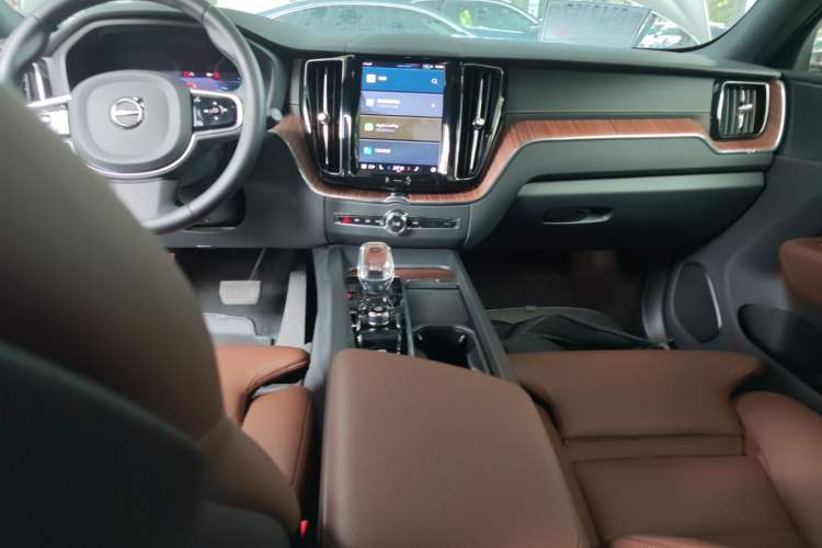 Used Volvo XC60 New Energy 2022 T8 Plug-in Hybrid All-Wheel Drive Smart Luxury Edition Audio And AC Panel
