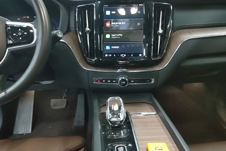 Used Volvo XC60 New Energy 2022 T8 Plug-in Hybrid All-Wheel Drive Smart Luxury Edition Audio And AC Panel