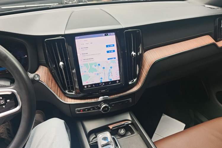 Used Volvo XC60 New Energy 2022 T8 Plug-in Hybrid Long-Range All-Wheel Drive Zhiyuan Luxury Edition Audio And AC Panel
