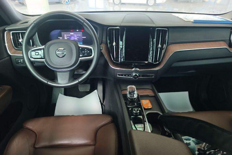 Used Volvo XC60 New Energy 2022 T8 Plug-in Hybrid All-Wheel Drive Smart Luxury Edition Center Console