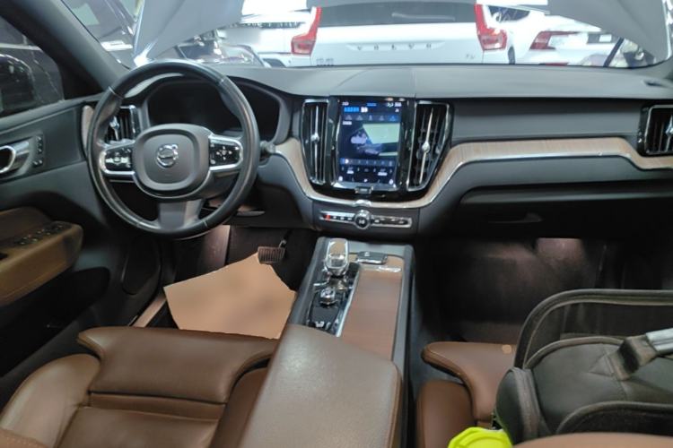 Used Volvo XC60 New Energy 2022 T8 Plug-in Hybrid All-Wheel Drive Smart Luxury Edition Center Console