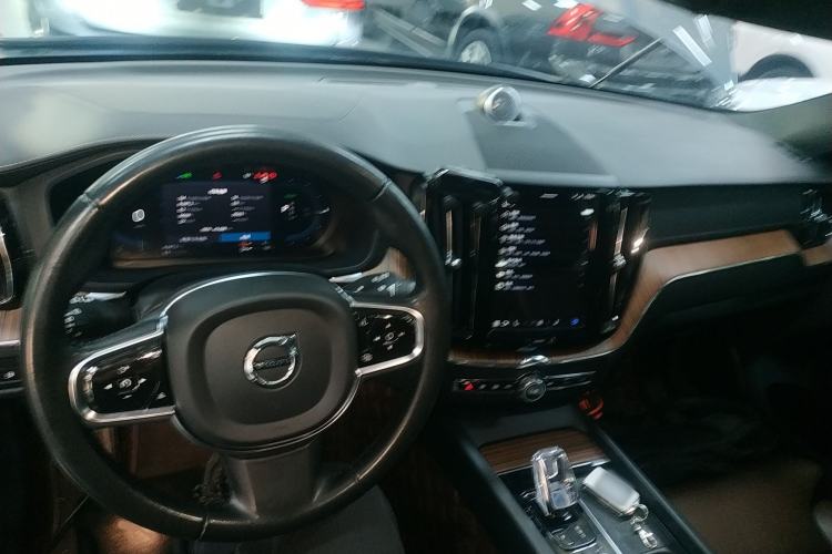 Used Volvo XC60 New Energy 2022 T8 Plug-in Hybrid All-Wheel Drive Smart Luxury Edition Center Console