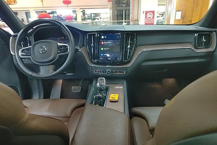 Used Volvo XC60 New Energy 2022 T8 Plug-in Hybrid All-Wheel Drive Smart Luxury Edition Center Console