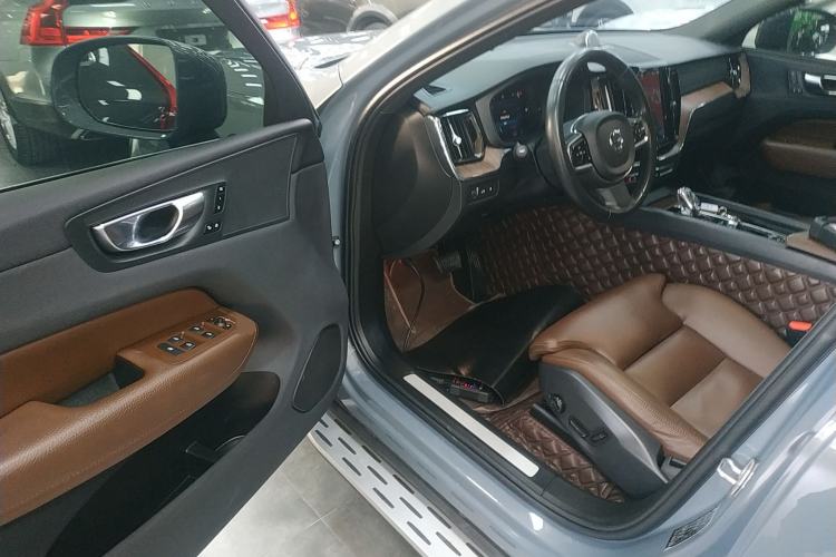 Used Volvo XC60 New Energy 2022 T8 Plug-in Hybrid All-Wheel Drive Smart Luxury Edition Driver Seat