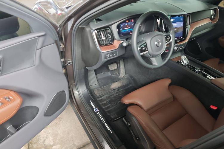 Used Volvo XC60 New Energy 2022 T8 Plug-in Hybrid All-Wheel Drive Smart Luxury Edition Driver Seat