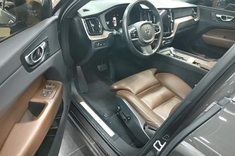 Used Volvo XC60 New Energy 2022 T8 Plug-in Hybrid All-Wheel Drive Smart Luxury Edition Driver Seat