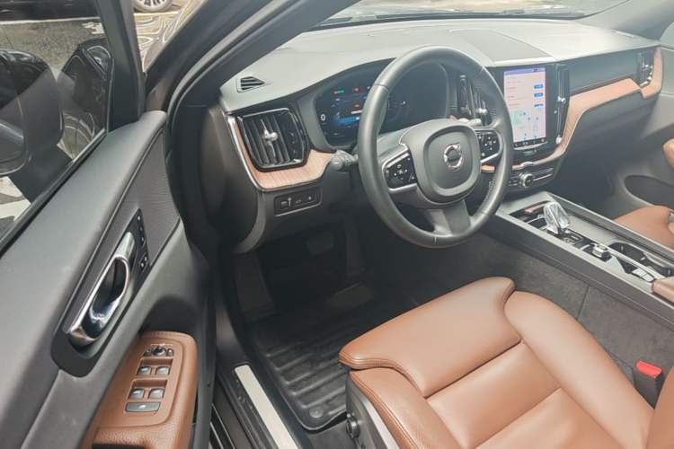 Used Volvo XC60 New Energy 2022 T8 Plug-in Hybrid Long-Range All-Wheel Drive Zhiyuan Luxury Edition Driver Seat