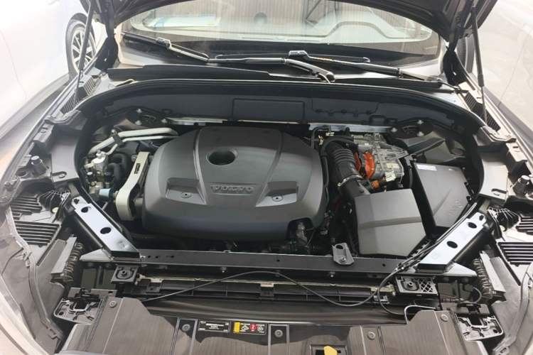 Used Volvo XC60 New Energy 2022 T8 Plug-in Hybrid All-Wheel Drive Smart Luxury Edition Engine Bay