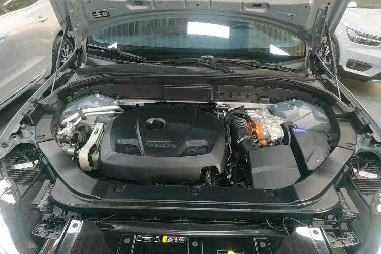 Used Volvo XC60 New Energy 2022 T8 Plug-in Hybrid All-Wheel Drive Smart Luxury Edition Engine Bay