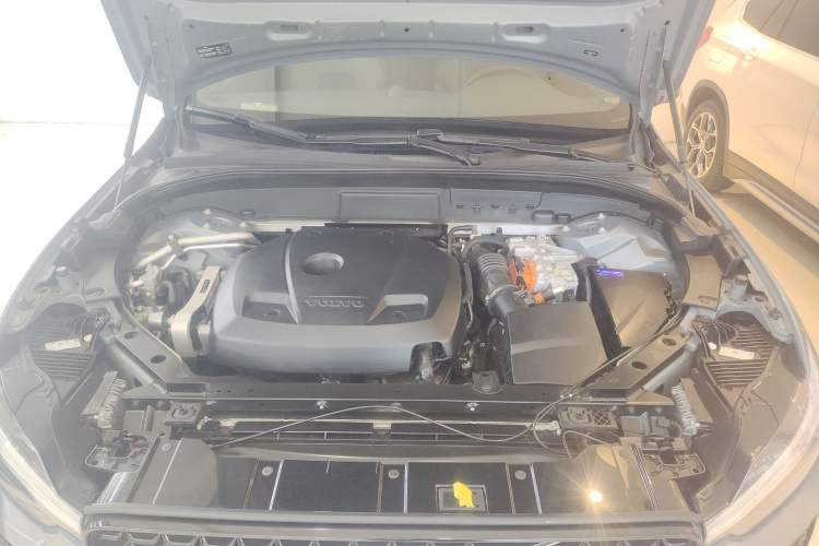 Used Volvo XC60 New Energy 2022 T8 Plug-in Hybrid All-Wheel Drive Zhiyuan Sport Edition Engine Bay