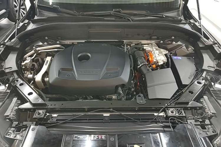 Used Volvo XC60 New Energy 2022 T8 Plug-in Hybrid All-Wheel Drive Smart Luxury Edition Engine Bay