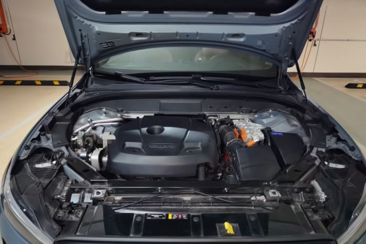 Used Volvo XC60 New Energy 2022 T8 Plug-in Hybrid Long-Range All-Wheel Drive Zhiyuan Sport Edition Engine Bay