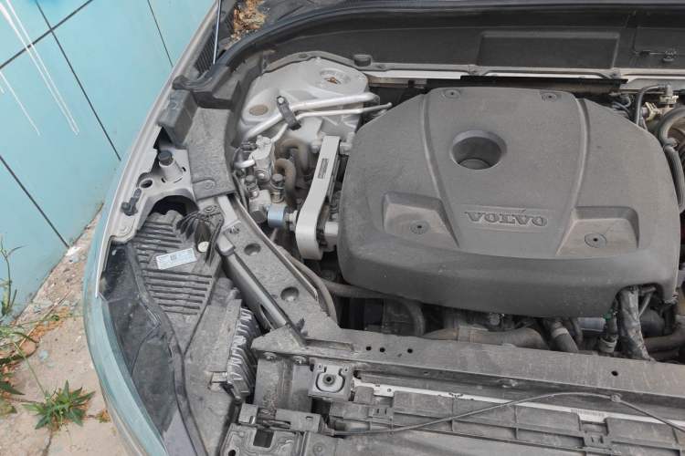 Used Volvo XC60 New Energy 2022 T8 Plug-in Hybrid All-Wheel Drive Smart Luxury Edition Engine Bay Right