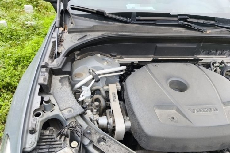 Used Volvo XC60 New Energy 2022 T8 Plug-in Hybrid All-Wheel Drive Smart Luxury Edition Engine Bay Right