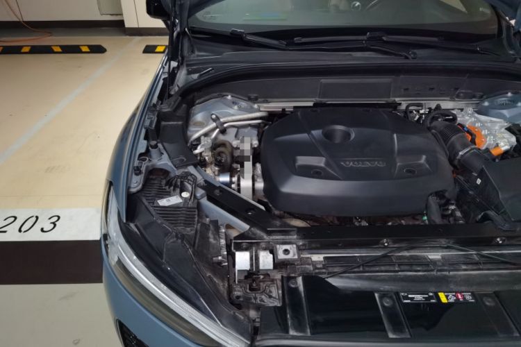 Used Volvo XC60 New Energy 2022 T8 Plug-in Hybrid Long-Range All-Wheel Drive Zhiyuan Sport Edition Engine Bay Right