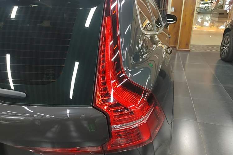 Used Volvo XC60 New Energy 2022 T8 Plug-in Hybrid All-Wheel Drive Smart Luxury Edition Exterior 3