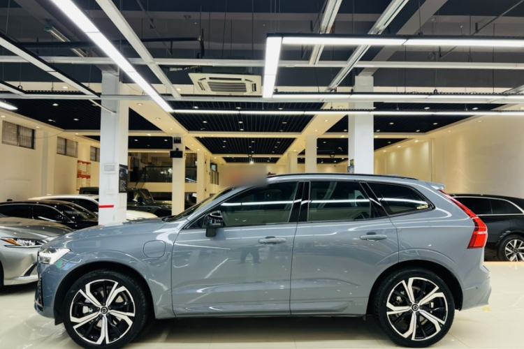 Used Volvo XC60 New Energy 2022 T8 Plug-in Hybrid All-Wheel Drive Zhiyuan Sport Edition Exterior 3