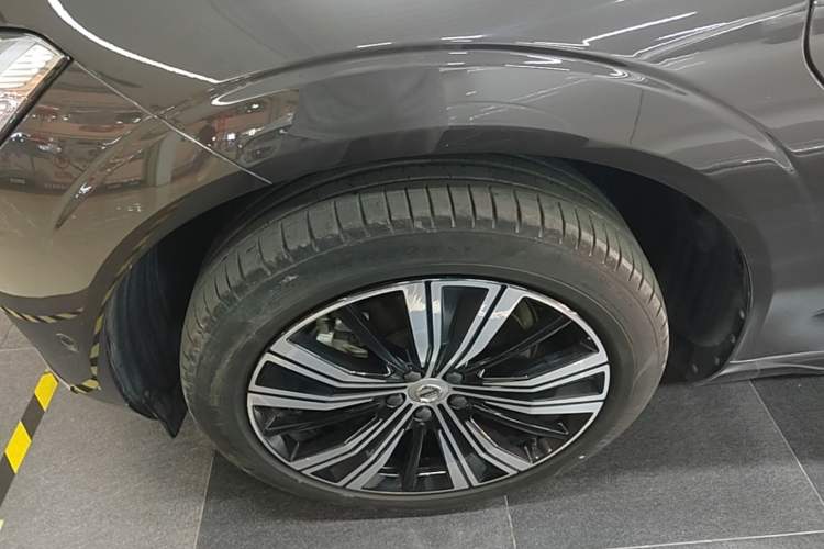 Used Volvo XC60 New Energy 2022 T8 Plug-in Hybrid All-Wheel Drive Smart Luxury Edition Exterior 4