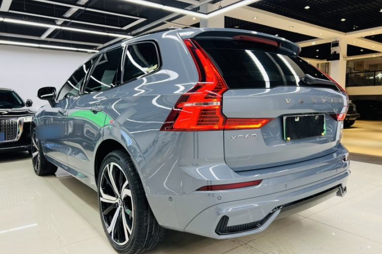 Used Volvo XC60 New Energy 2022 T8 Plug-in Hybrid All-Wheel Drive Zhiyuan Sport Edition Exterior 4