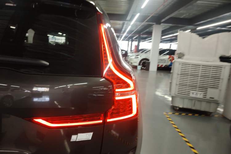 Used Volvo XC60 New Energy 2022 T8 Plug-in Hybrid All-Wheel Drive Smart Luxury Edition Exterior 6