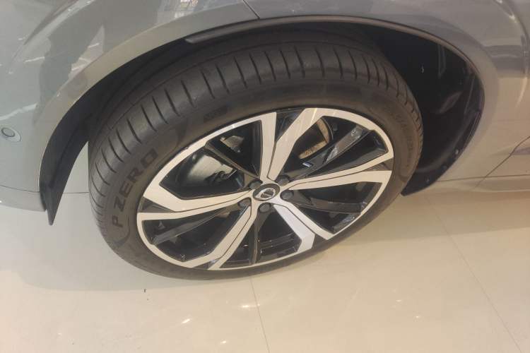 Used Volvo XC60 New Energy 2022 T8 Plug-in Hybrid All-Wheel Drive Zhiyuan Sport Edition Exterior 7
