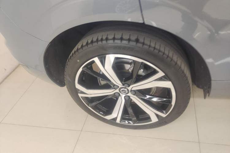 Used Volvo XC60 New Energy 2022 T8 Plug-in Hybrid All-Wheel Drive Zhiyuan Sport Edition Exterior 8