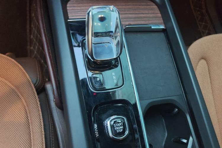 Used Volvo XC60 New Energy 2022 T8 Plug-in Hybrid All-Wheel Drive Smart Luxury Edition Gear Lever