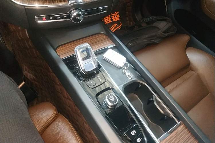 Used Volvo XC60 New Energy 2022 T8 Plug-in Hybrid All-Wheel Drive Smart Luxury Edition Gear Lever
