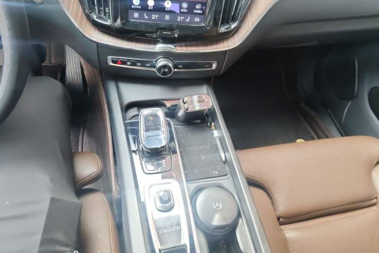Used Volvo XC60 New Energy 2022 T8 Plug-in Hybrid All-Wheel Drive Smart Luxury Edition Gear Lever