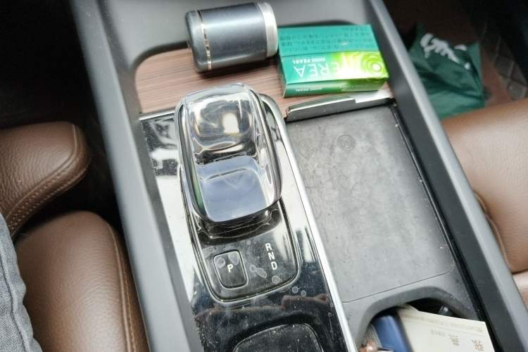 Used Volvo XC60 New Energy 2022 T8 Plug-in Hybrid All-Wheel Drive Smart Luxury Edition Gear Lever