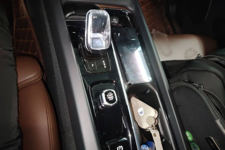 Used Volvo XC60 New Energy 2022 T8 Plug-in Hybrid All-Wheel Drive Smart Luxury Edition Gear Lever