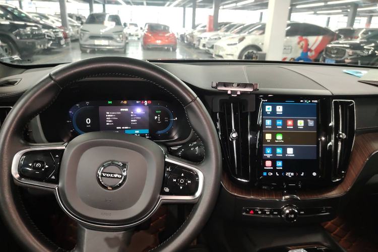 Used Volvo XC60 New Energy 2022 T8 Plug-in Hybrid All-Wheel Drive Smart Luxury Edition Interior 2