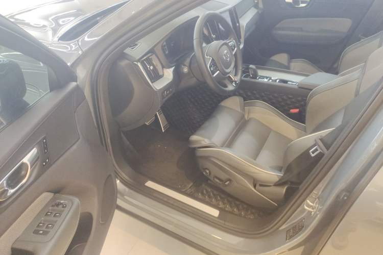 Used Volvo XC60 New Energy 2022 T8 Plug-in Hybrid All-Wheel Drive Zhiyuan Sport Edition Interior 3
