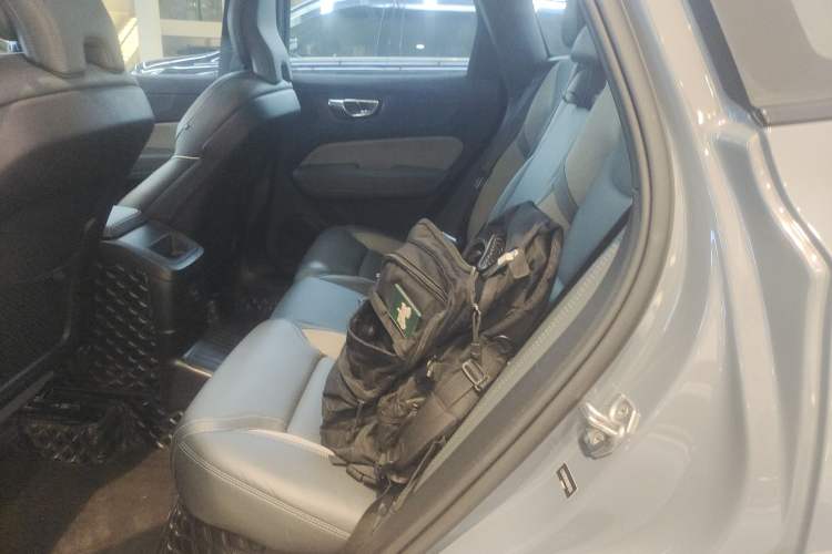 Used Volvo XC60 New Energy 2022 T8 Plug-in Hybrid All-Wheel Drive Zhiyuan Sport Edition Interior 4