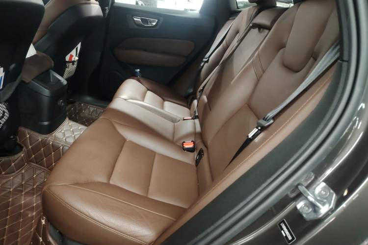 Used Volvo XC60 New Energy 2022 T8 Plug-in Hybrid All-Wheel Drive Smart Luxury Edition Interior 4