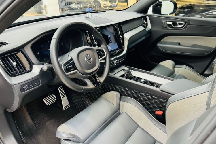 Used Volvo XC60 New Energy 2022 T8 Plug-in Hybrid All-Wheel Drive Zhiyuan Sport Edition Interior 4