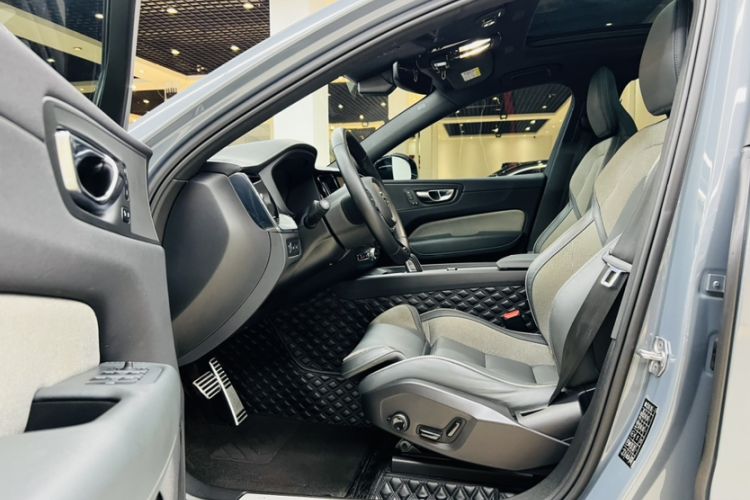 Used Volvo XC60 New Energy 2022 T8 Plug-in Hybrid All-Wheel Drive Zhiyuan Sport Edition Interior 5
