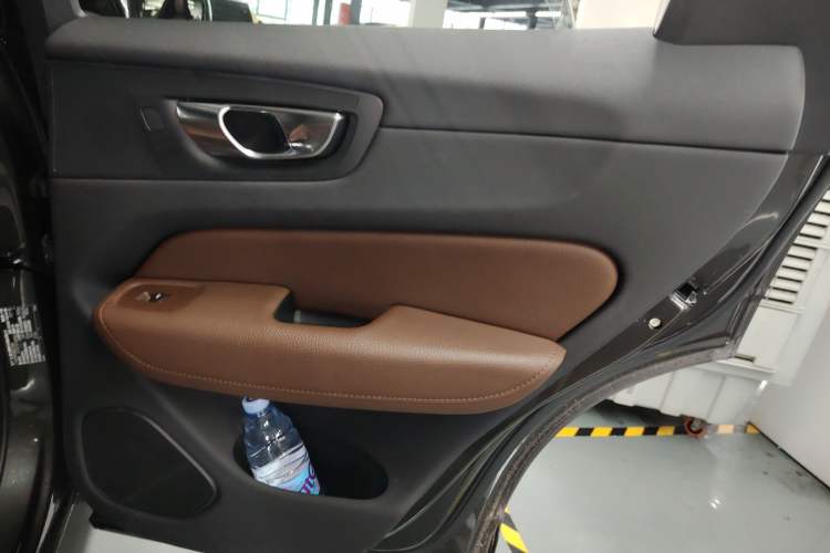 Used Volvo XC60 New Energy 2022 T8 Plug-in Hybrid All-Wheel Drive Smart Luxury Edition Interior 6