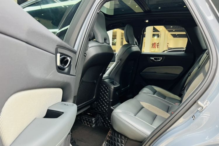 Used Volvo XC60 New Energy 2022 T8 Plug-in Hybrid All-Wheel Drive Zhiyuan Sport Edition Interior 6