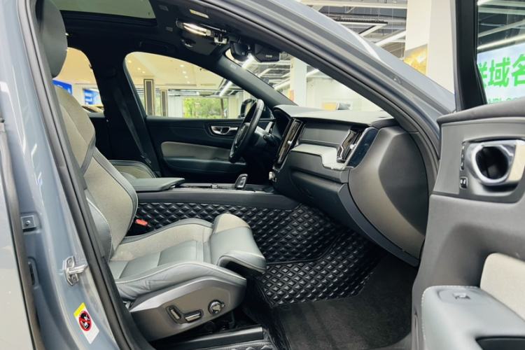 Used Volvo XC60 New Energy 2022 T8 Plug-in Hybrid All-Wheel Drive Zhiyuan Sport Edition Interior 7
