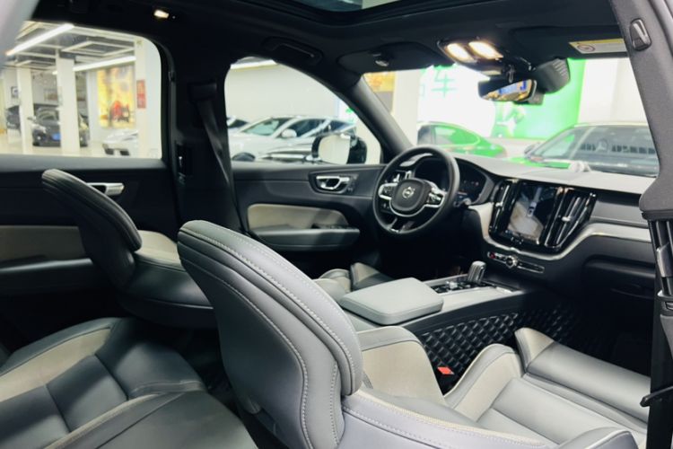 Used Volvo XC60 New Energy 2022 T8 Plug-in Hybrid All-Wheel Drive Zhiyuan Sport Edition Interior 8