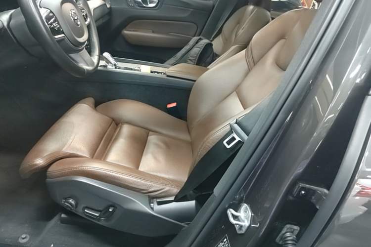 Used Volvo XC60 New Energy 2022 T8 Plug-in Hybrid All-Wheel Drive Smart Luxury Edition Left Front Seat
