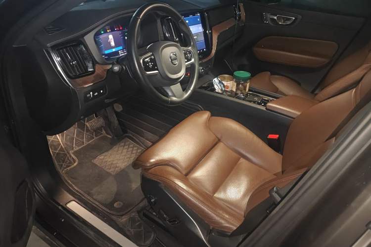 Used Volvo XC60 New Energy 2022 T8 Plug-in Hybrid All-Wheel Drive Smart Luxury Edition Left Front Seat