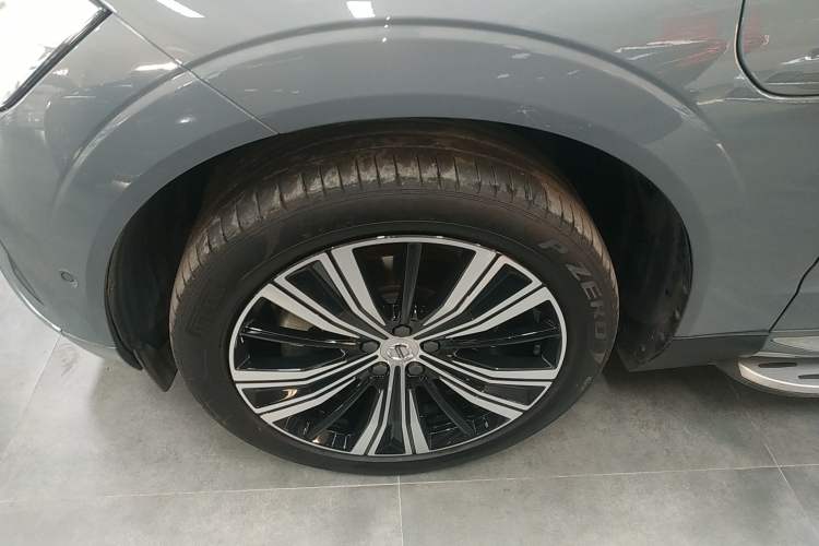 Used Volvo XC60 New Energy 2022 T8 Plug-in Hybrid All-Wheel Drive Smart Luxury Edition Left Front Wheel Hub
