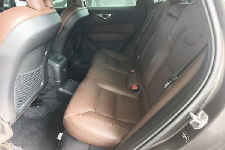 Used Volvo XC60 New Energy 2022 T8 Plug-in Hybrid All-Wheel Drive Smart Luxury Edition Left Rear Seat
