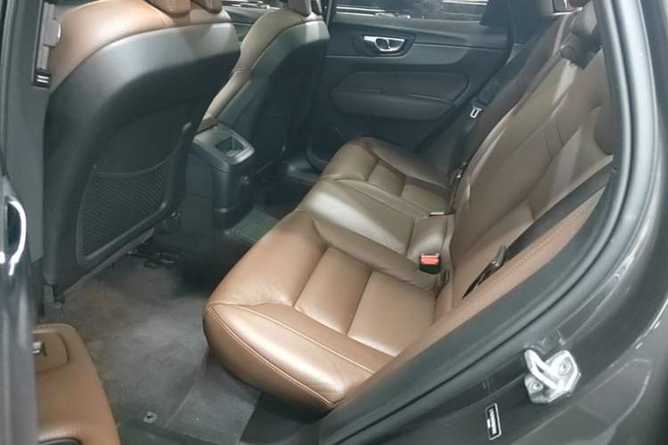 Used Volvo XC60 New Energy 2022 T8 Plug-in Hybrid All-Wheel Drive Smart Luxury Edition Left Rear Seat
