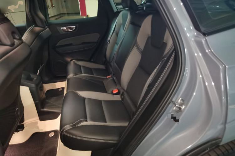 Used Volvo XC60 New Energy 2022 T8 Plug-in Hybrid Long-Range All-Wheel Drive Zhiyuan Sport Edition Left Rear Seat