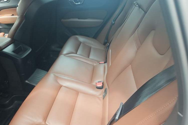Used Volvo XC60 New Energy 2022 T8 Plug-in Hybrid Long-Range All-Wheel Drive Zhiyuan Luxury Edition Left Rear Seat